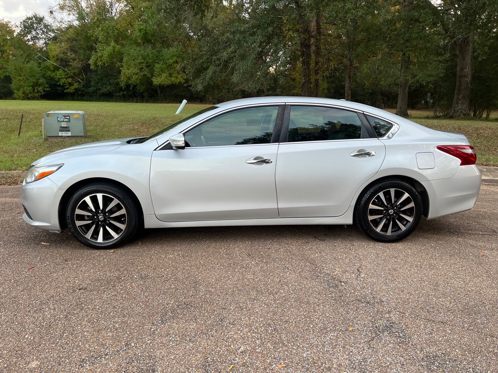 2018 Nissan Altima Image 2