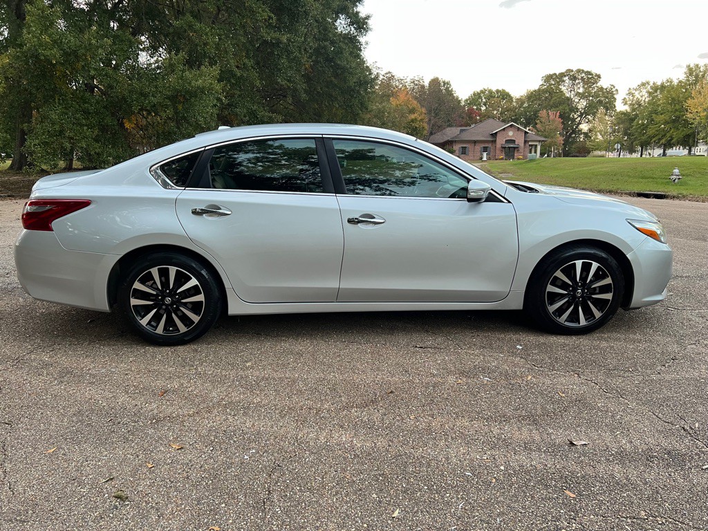 2018 Nissan Altima Image 6