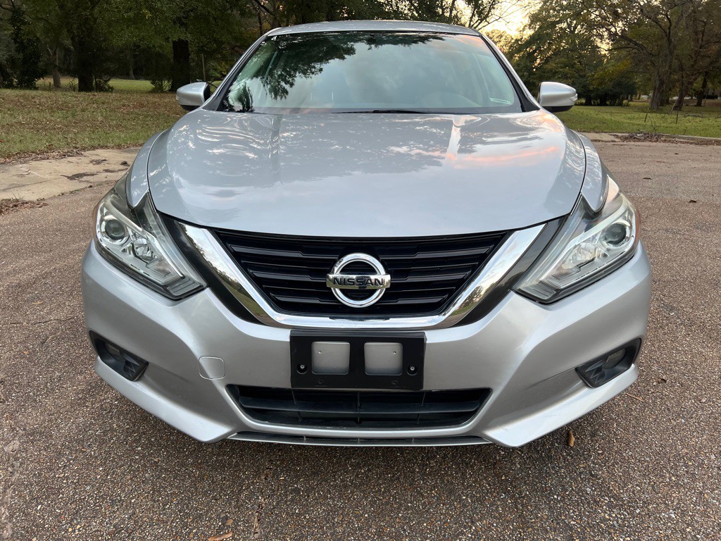 2018 Nissan Altima Image 8
