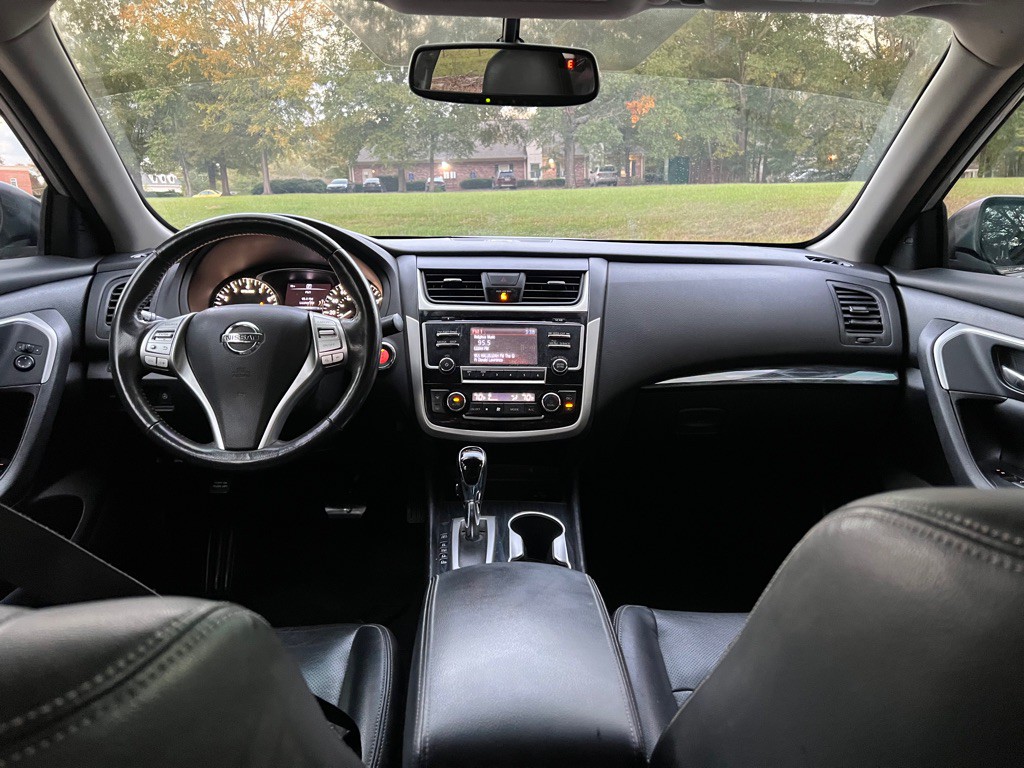 2018 Nissan Altima Image 16