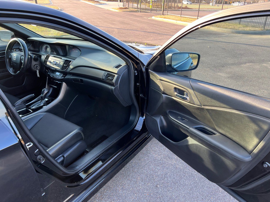 2016 Honda Accord Image 16