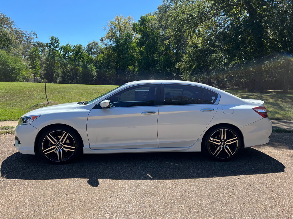 2017 Honda Accord Image 2