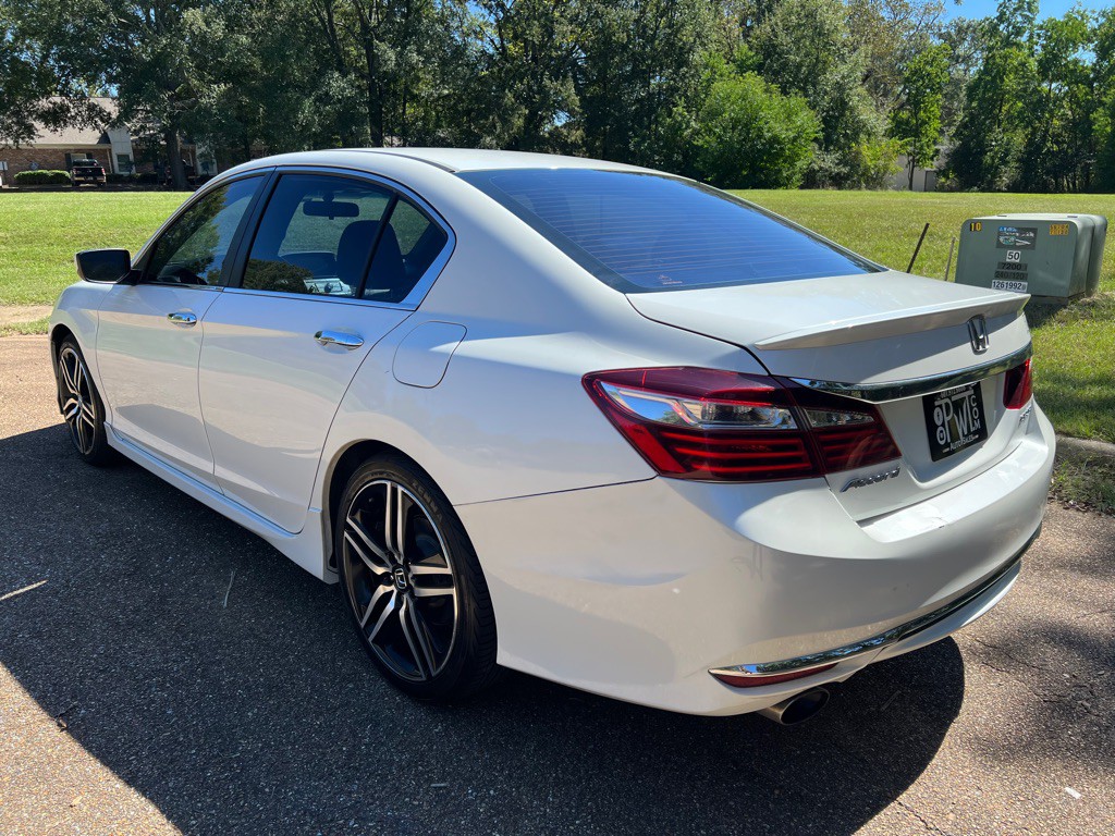 2017 Honda Accord Image 3