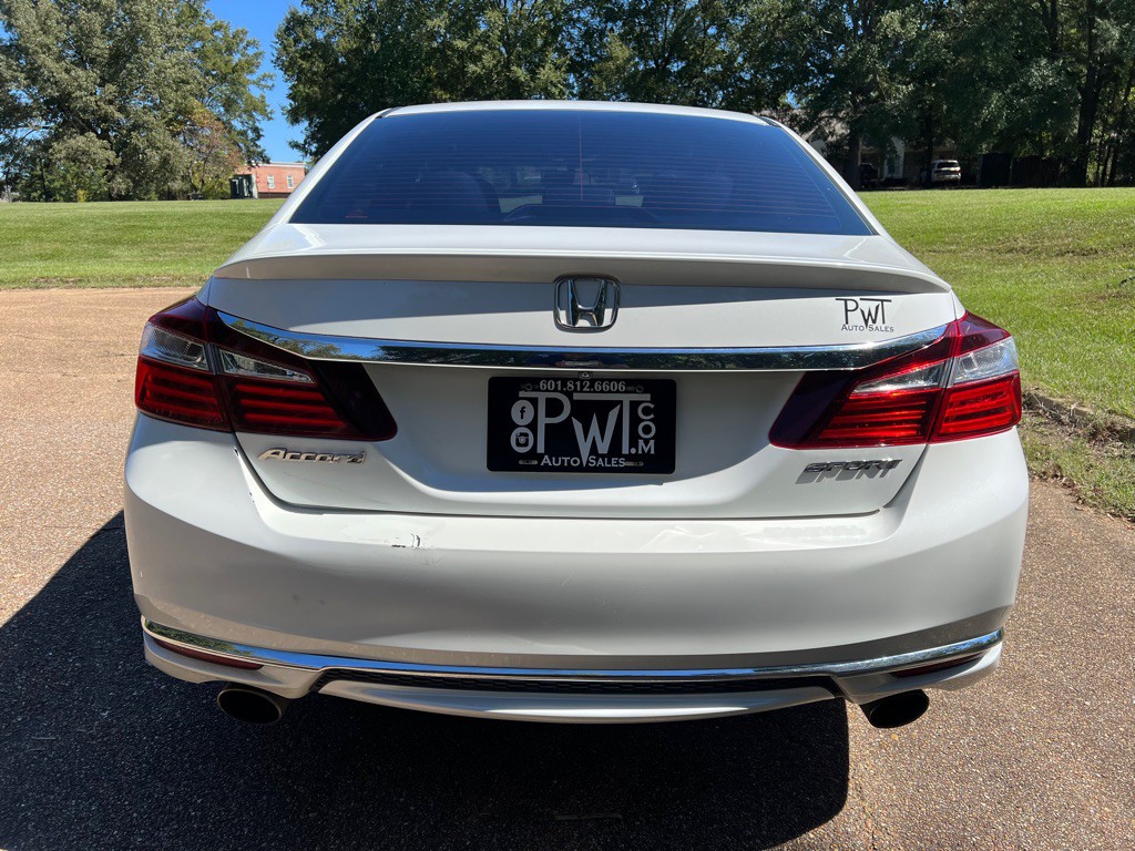 2017 Honda Accord Image 4