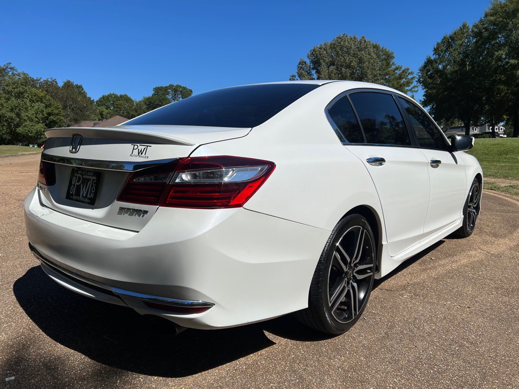 2017 Honda Accord Image 5