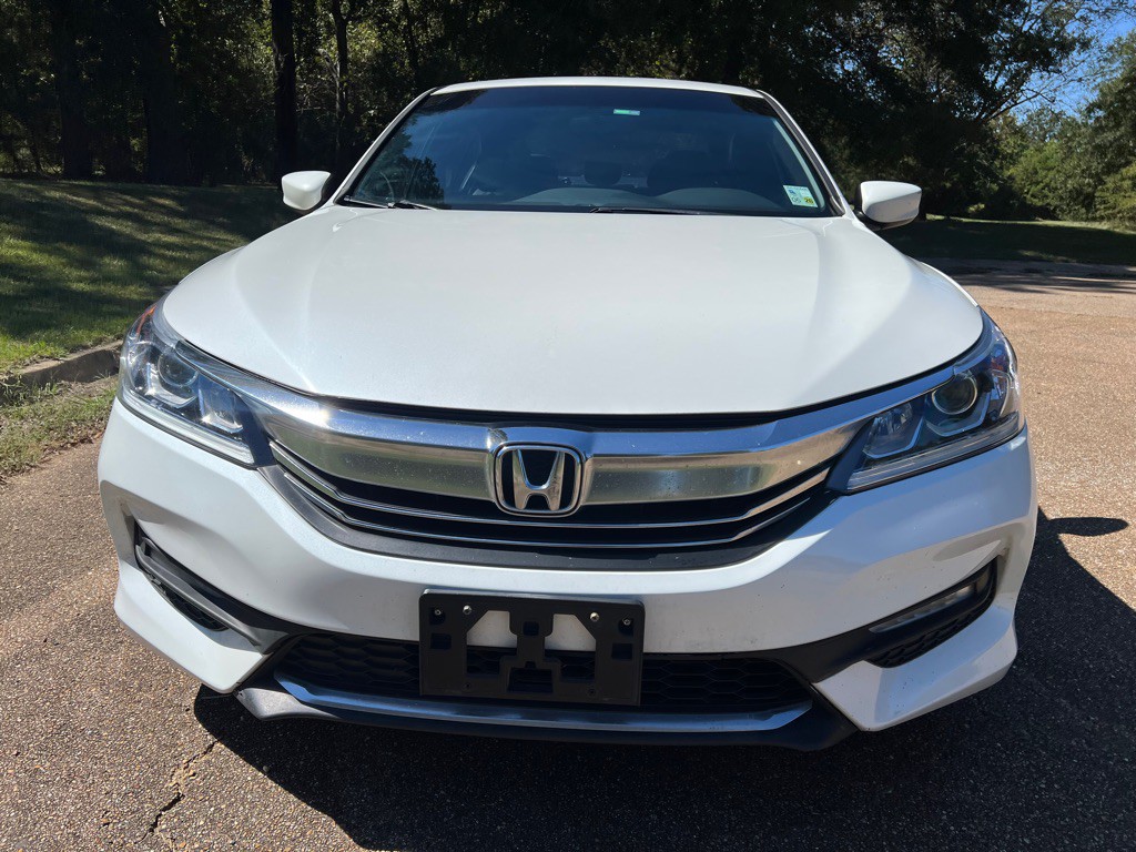 2017 Honda Accord Image 8