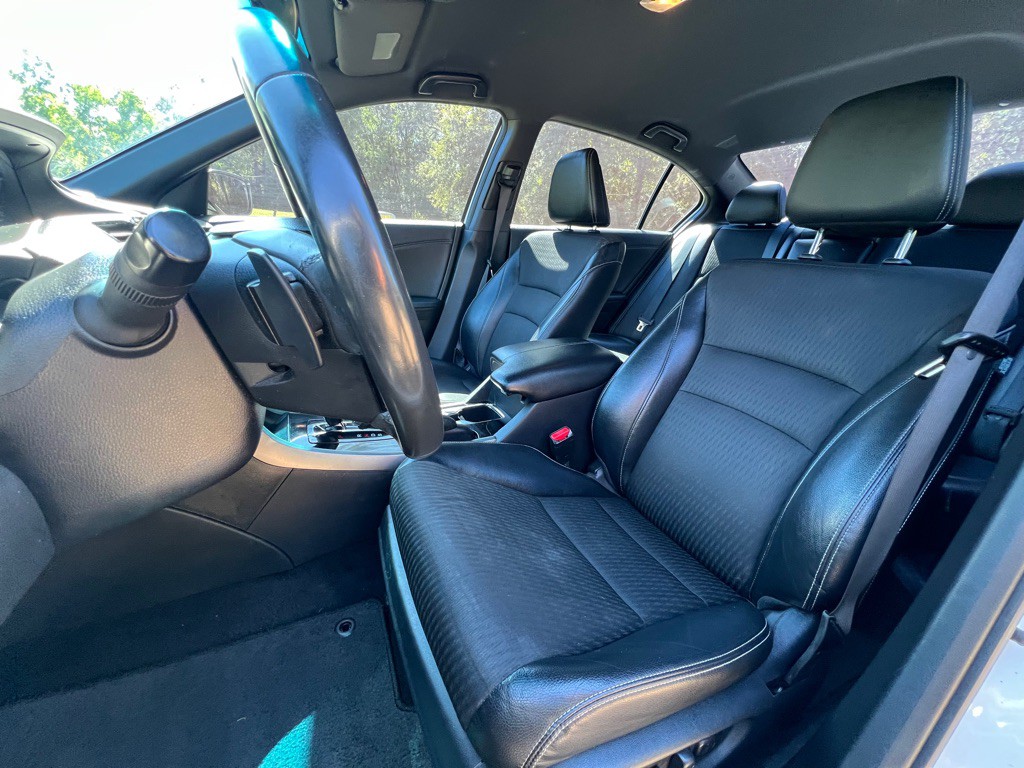 2017 Honda Accord Image 10