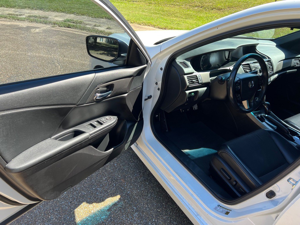 2017 Honda Accord Image 11