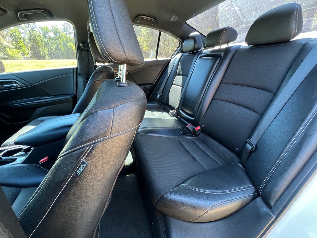 2017 Honda Accord Image 12