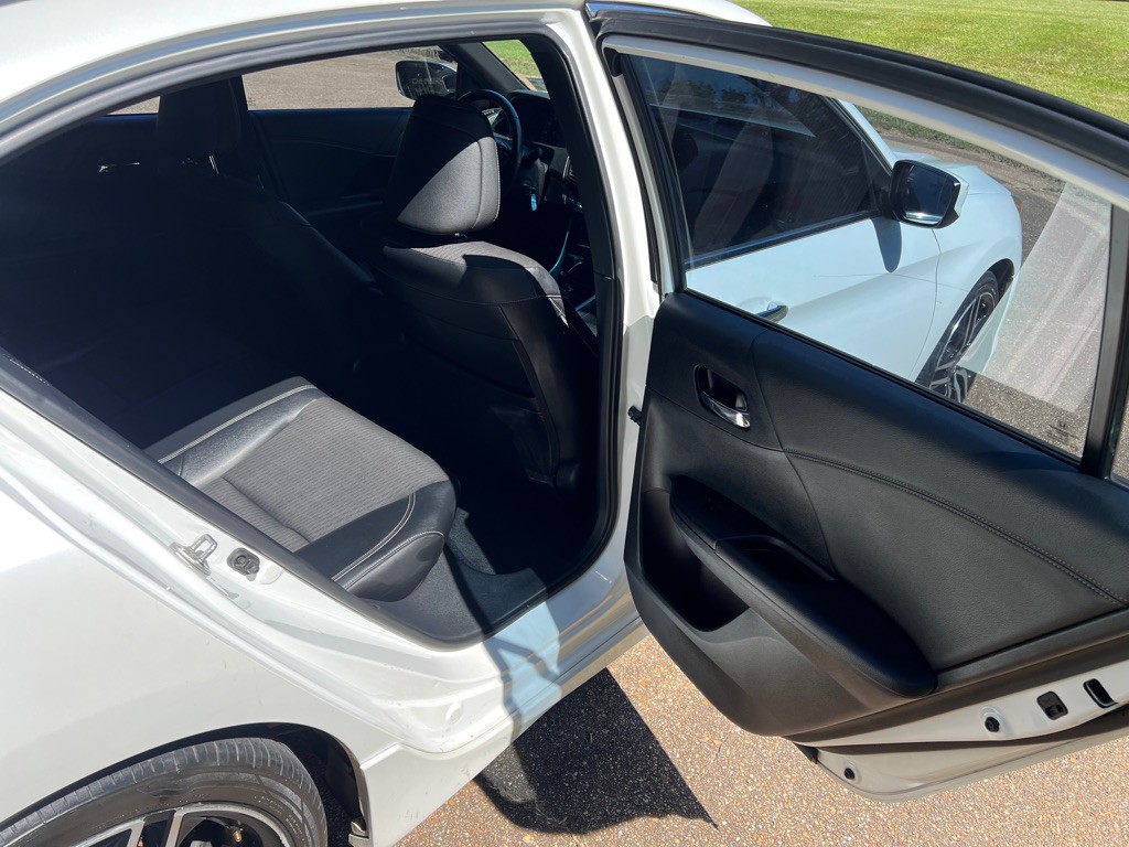 2017 Honda Accord Image 14