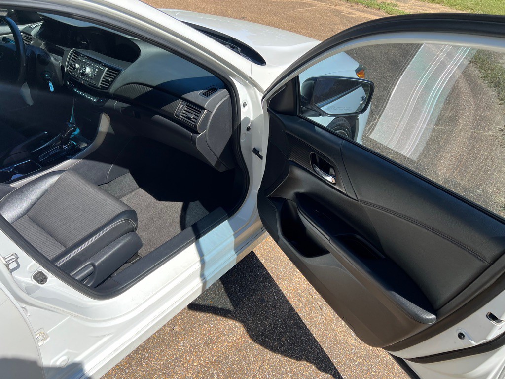2017 Honda Accord Image 15
