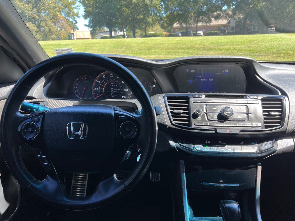 2017 Honda Accord Image 17