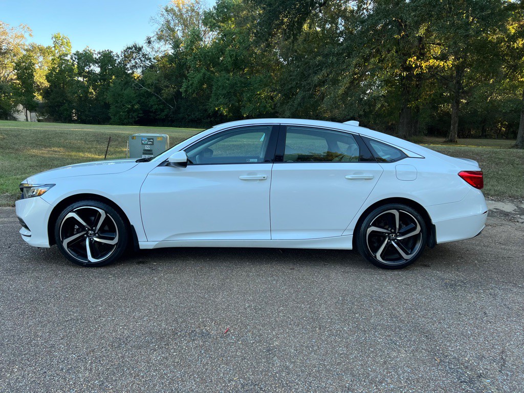 2018 Honda Accord Image 2