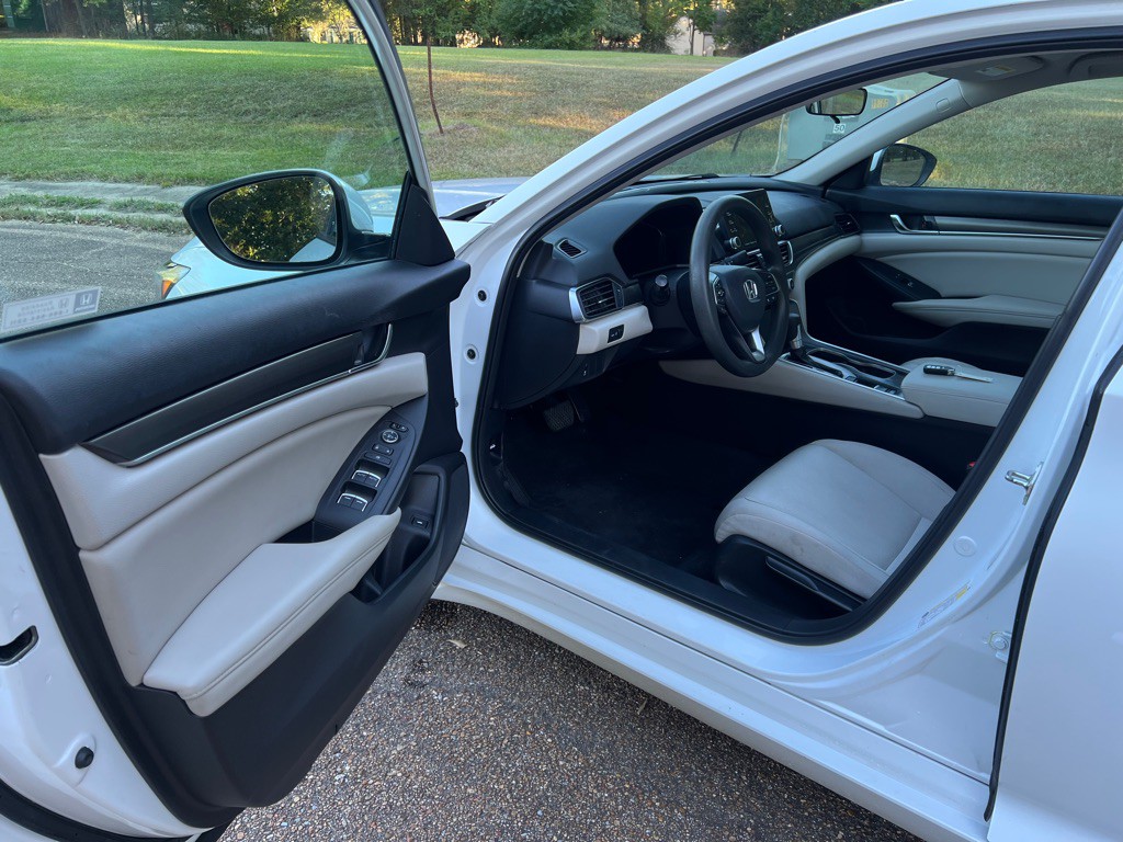 2018 Honda Accord Image 11