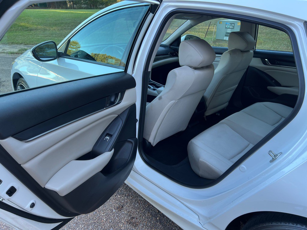 2018 Honda Accord Image 13