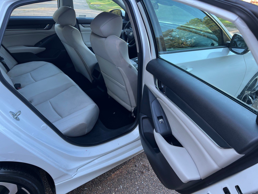 2018 Honda Accord Image 14