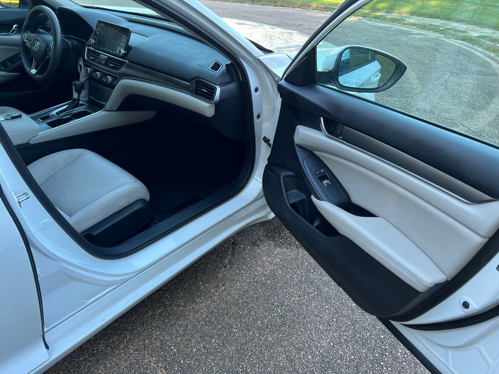 2018 Honda Accord Image 15