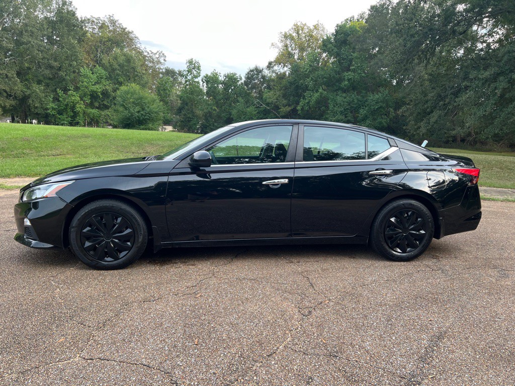 2019 Nissan Altima Image 2
