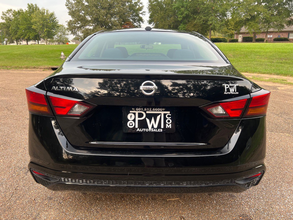 2019 Nissan Altima Image 4