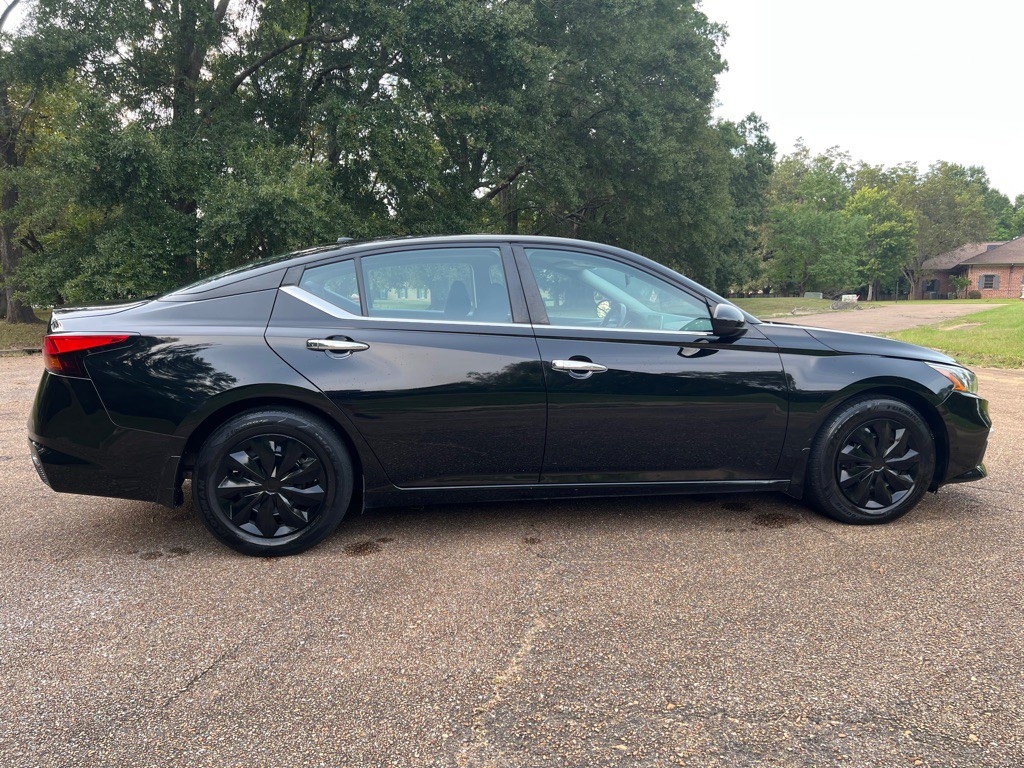 2019 Nissan Altima Image 6