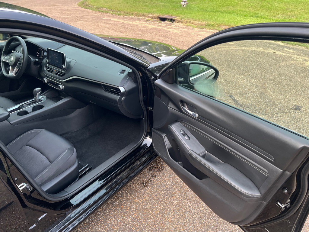 2019 Nissan Altima Image 16