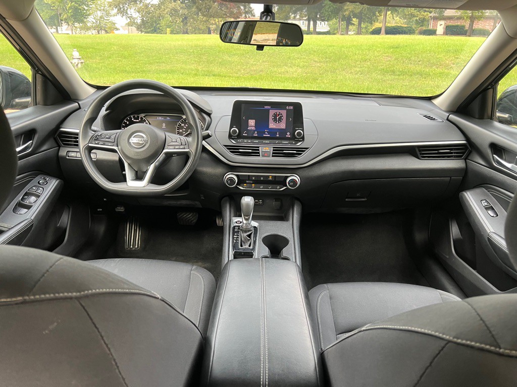 2019 Nissan Altima Image 17