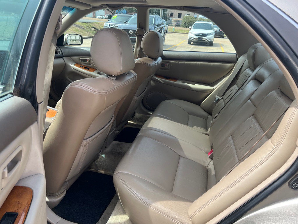 2000 Lexus ES Image 6