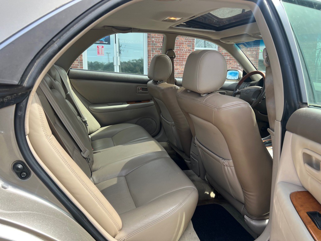 2000 Lexus ES Image 7