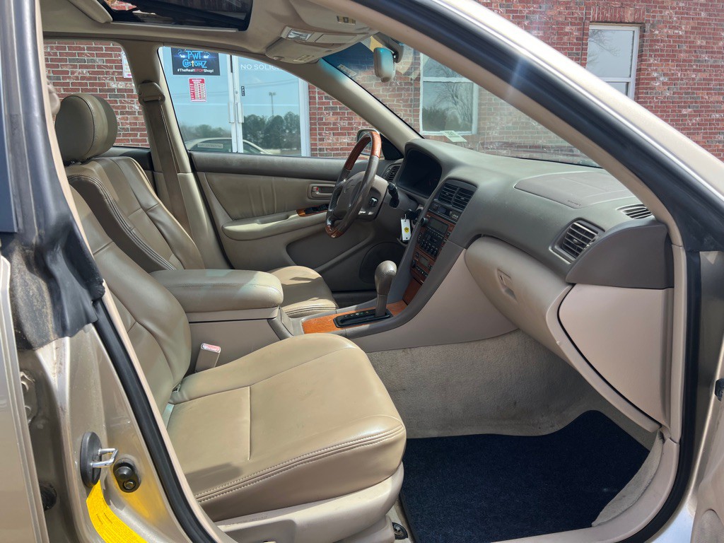 2000 Lexus ES Image 8