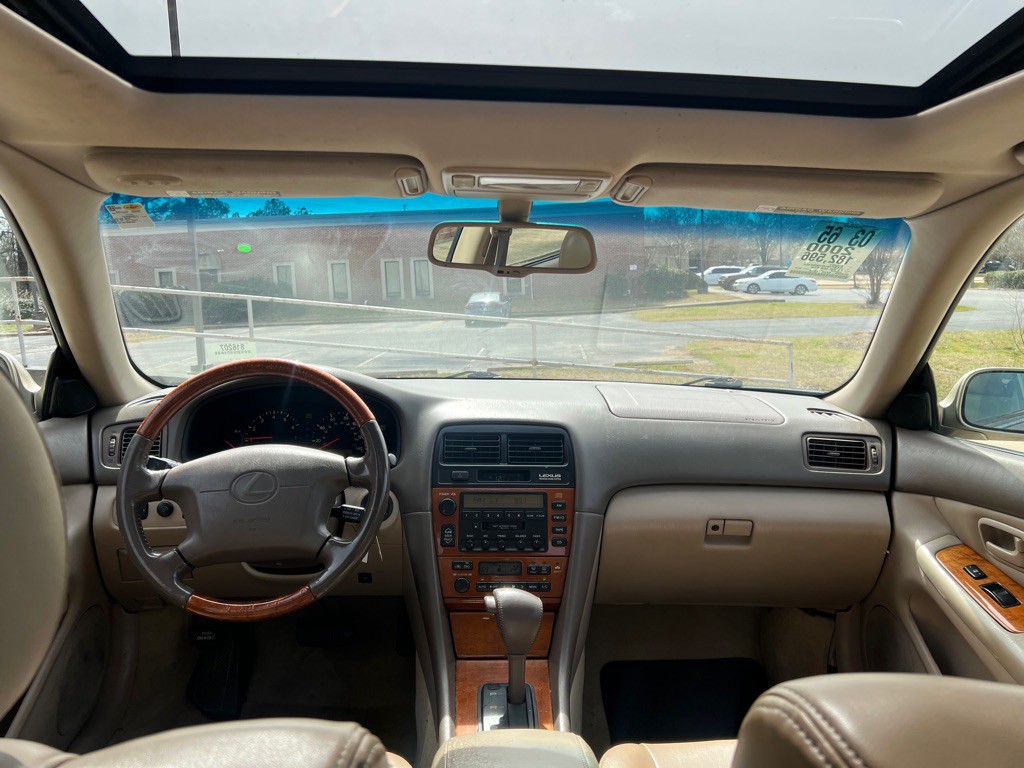 2000 Lexus ES Image 9