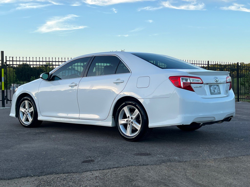 2014 Toyota Camry Image 3