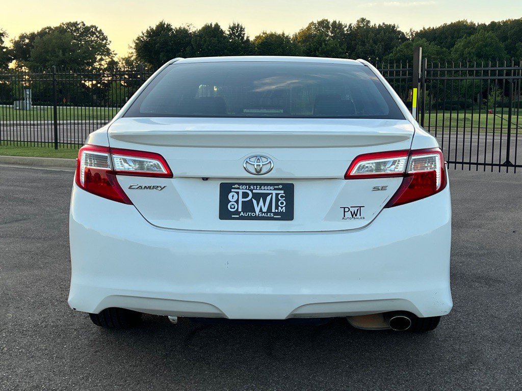 2014 Toyota Camry Image 4