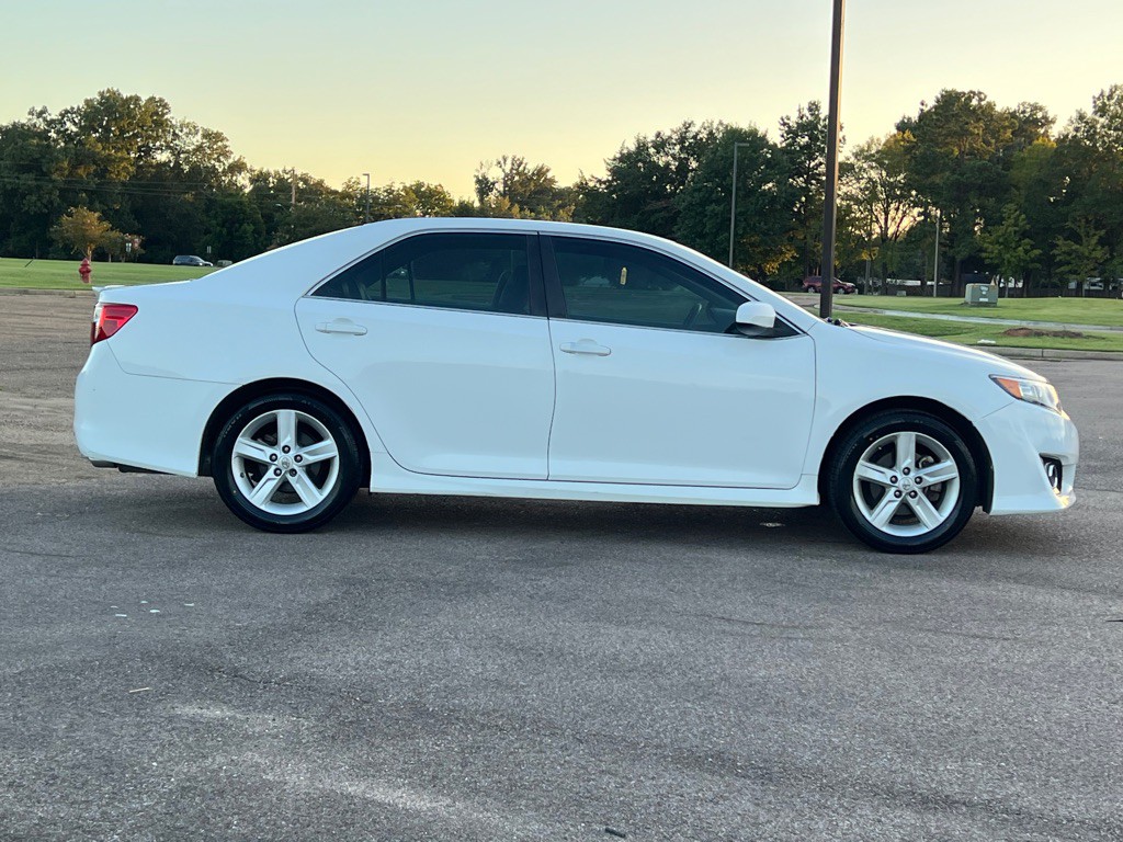 2014 Toyota Camry Image 6