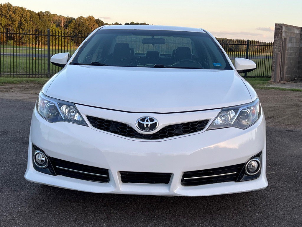 2014 Toyota Camry Image 8