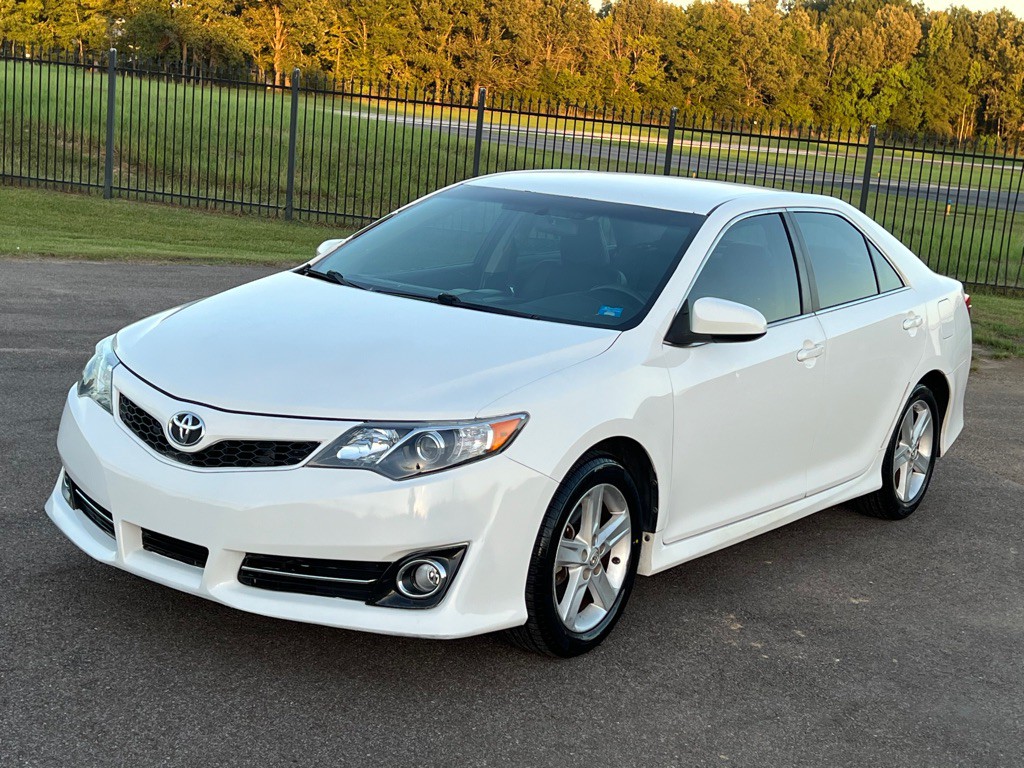 2014 Toyota Camry Image 9