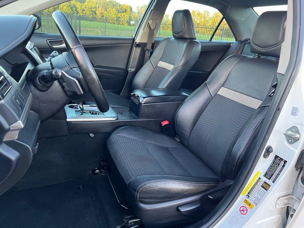 2014 Toyota Camry Image 10
