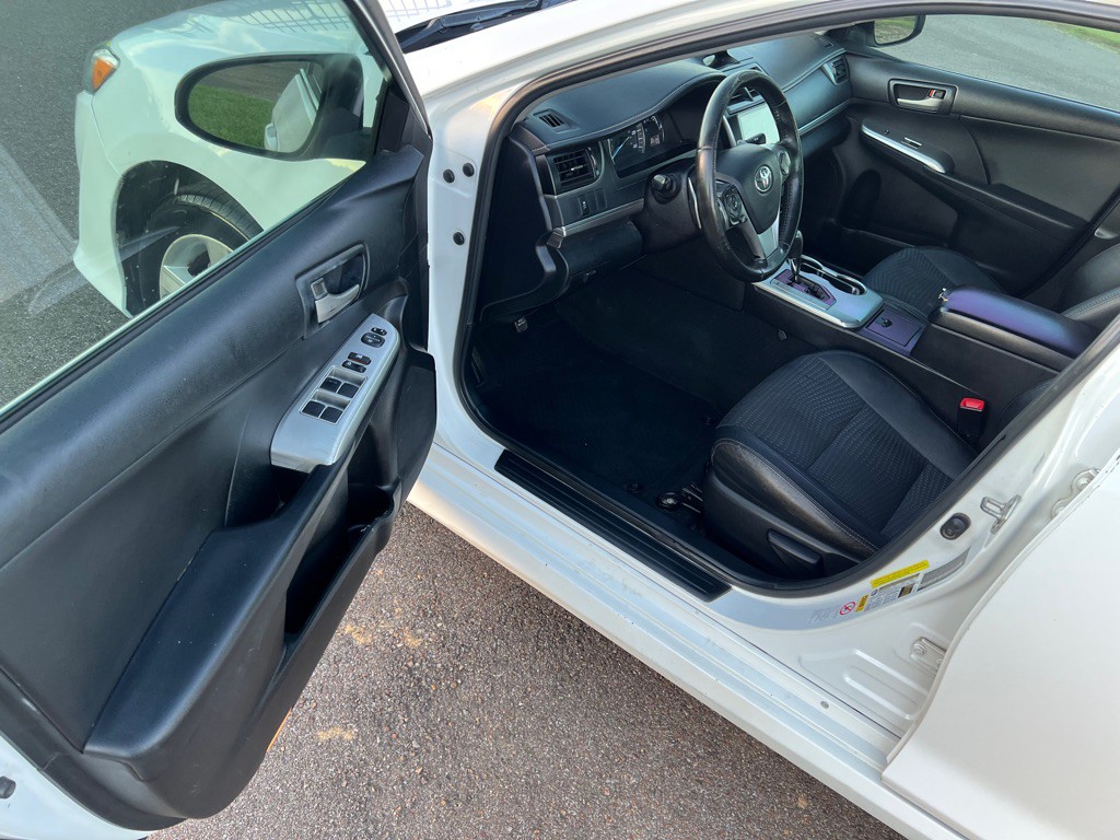 2014 Toyota Camry Image 11