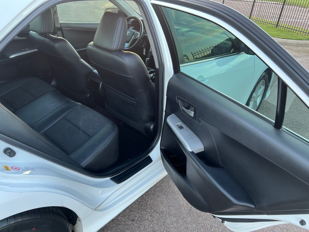 2014 Toyota Camry Image 14