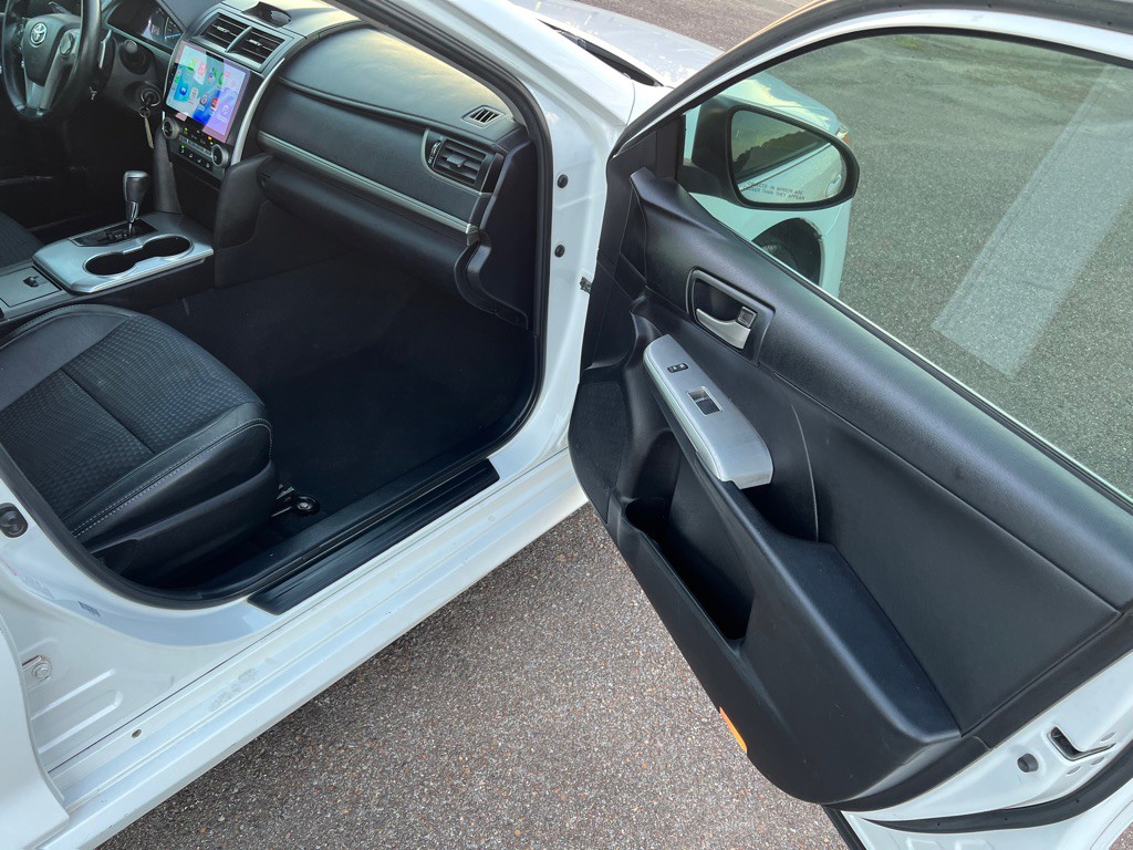 2014 Toyota Camry Image 16