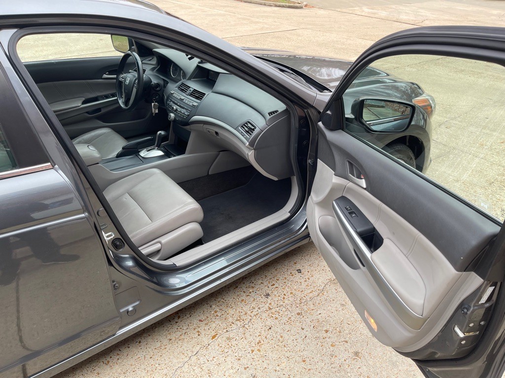 2010 Honda Accord Image 11