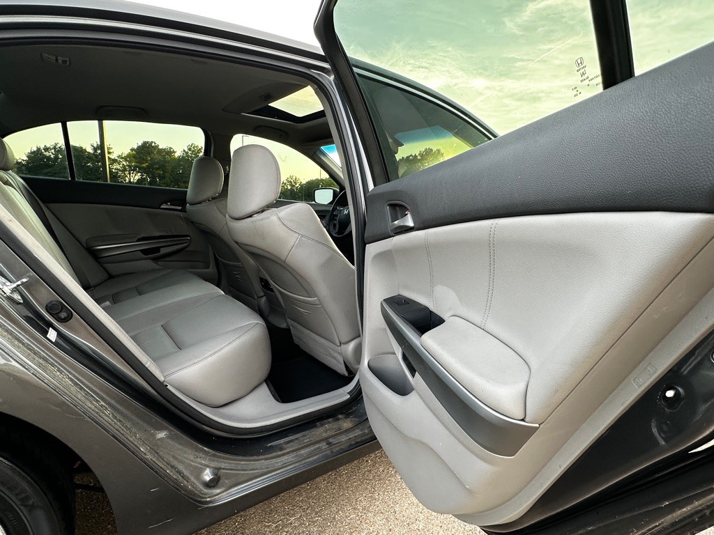 2010 Honda Accord Image 29