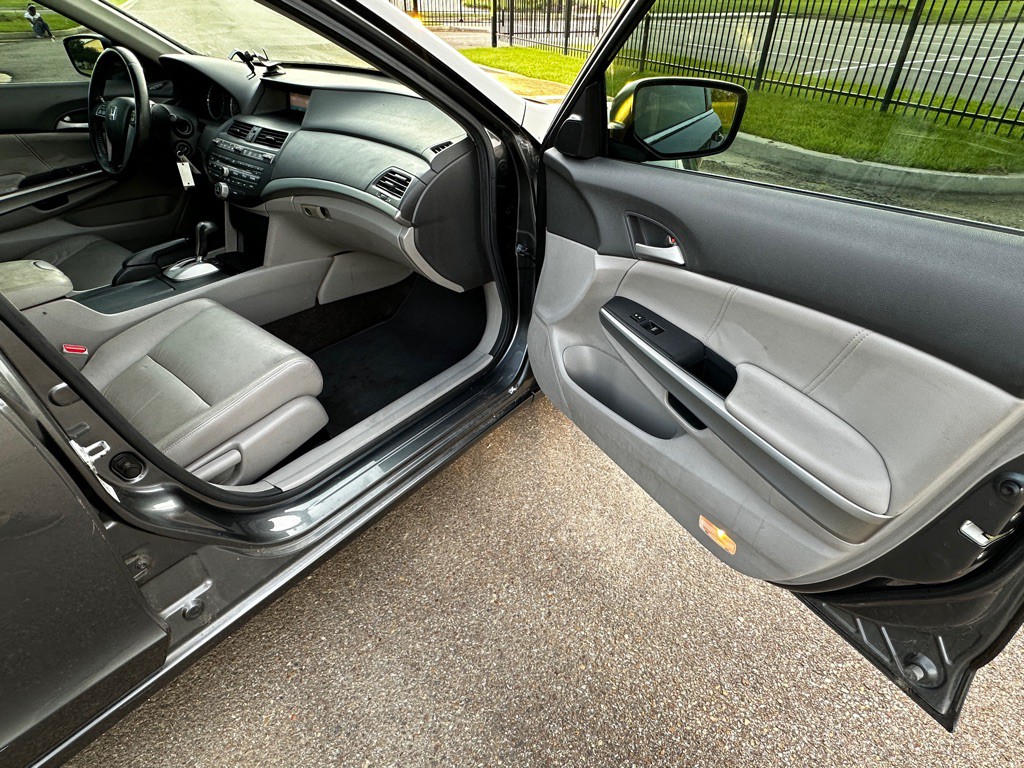 2010 Honda Accord Image 32