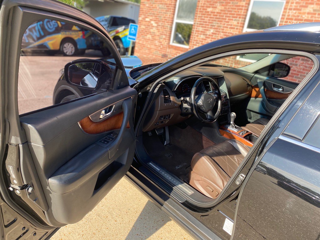 2011 INFINITI FX50 Image 8