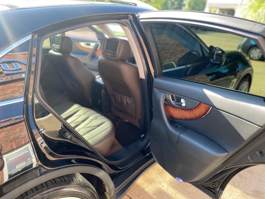 2011 INFINITI FX50 Image 11