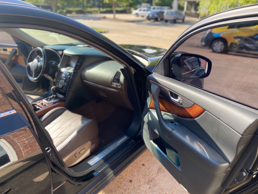 2011 INFINITI FX50 Image 12