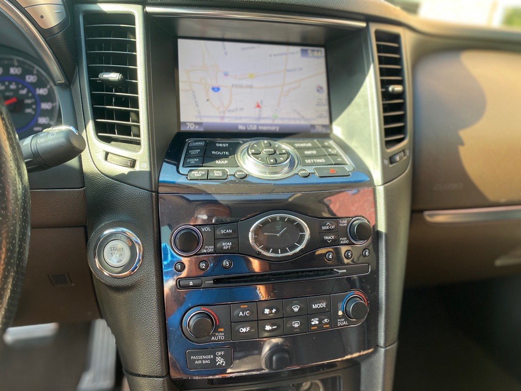 2011 INFINITI FX50 Image 15