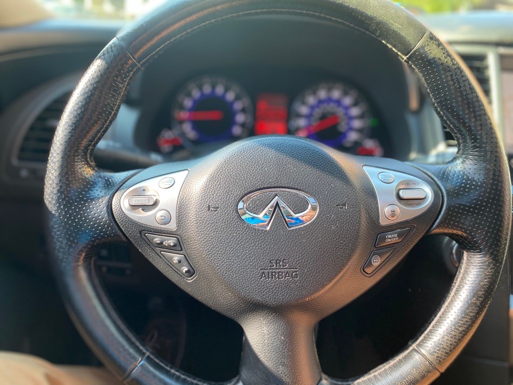 2011 INFINITI FX50 Image 16