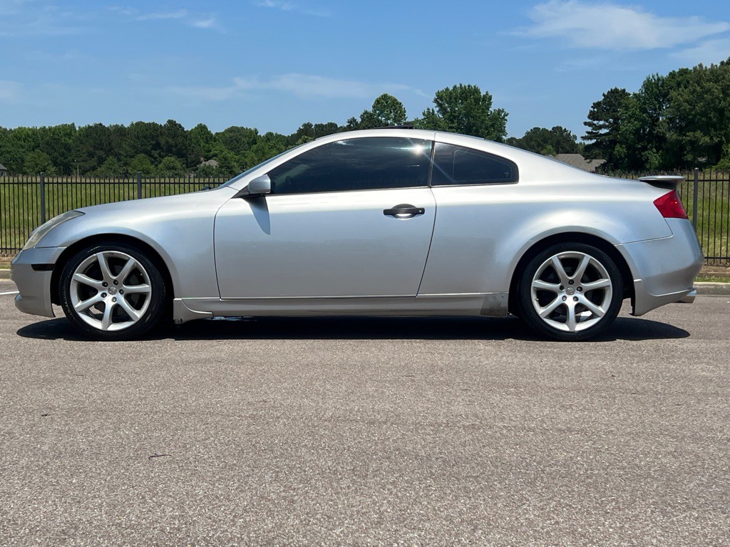 2005 INFINITI G35 Image 2