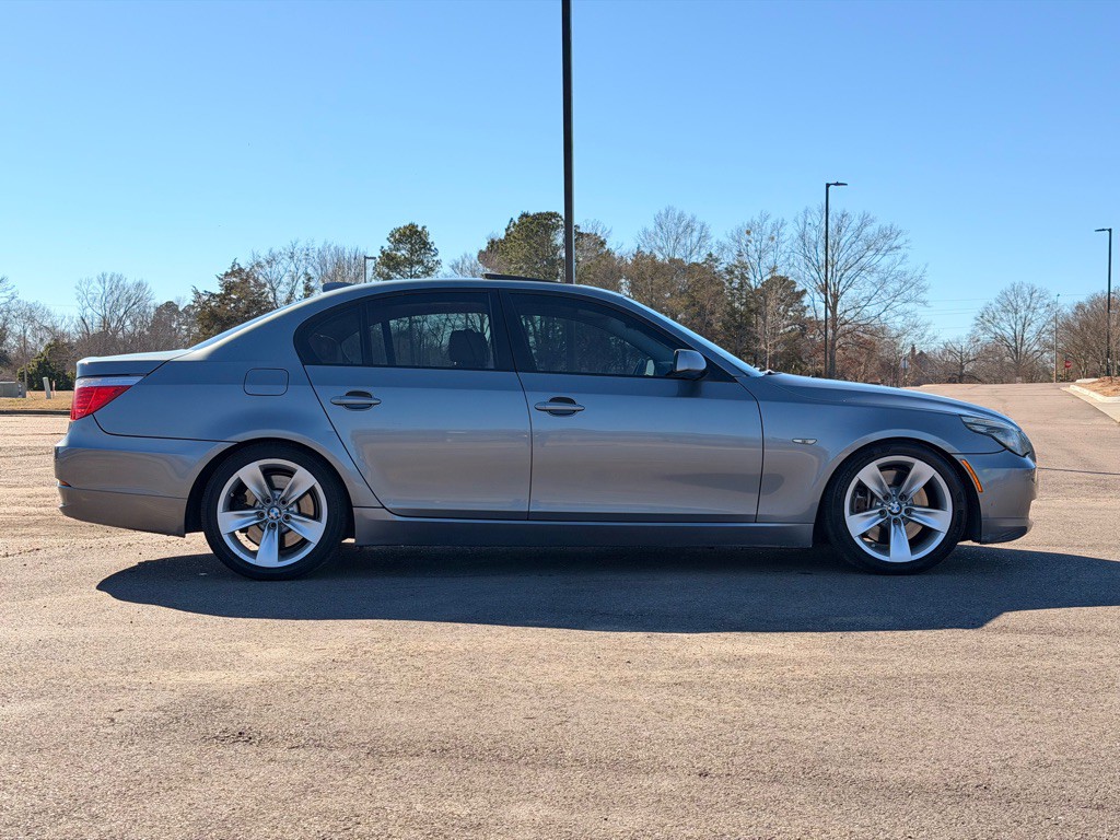 2010 BMW 5 Series Image 4