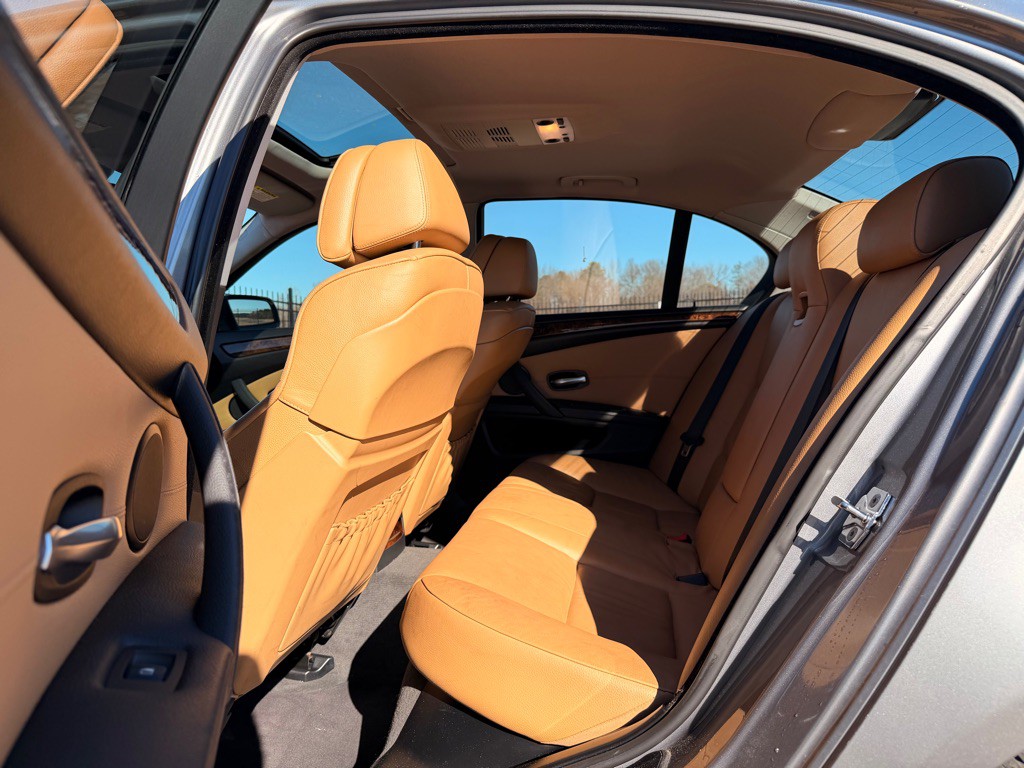 2010 BMW 5 Series Image 7